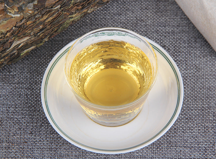 China Yunnan White Tea Ancient Tree Pu'er Raw Tea Lincang Bangdong Lanxiang Sweet Old White Tea Brick 1000g