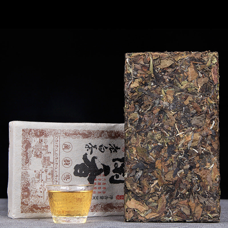 China Yunnan White Tea Ancient Tree Pu'er Raw Tea Lincang Bangdong Lanxiang Sweet Old White Tea Brick 1000g