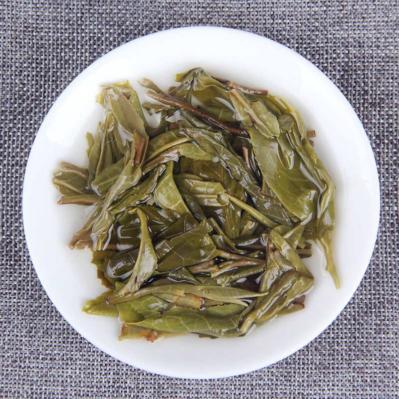 China Yunnan First Spring Tea Ancient Tree Puerh Tea Raw Tea Menghai Black Tea Dense Fragrance Yunnan Tea Cake Green Tea 357g