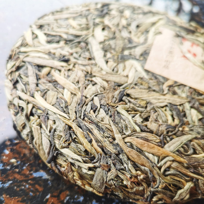 BangWei Ancient Tree Tea Old Tree Arborvitae Puerh Spring Tea 200g First Spring Puerh Raw Tea Cake
