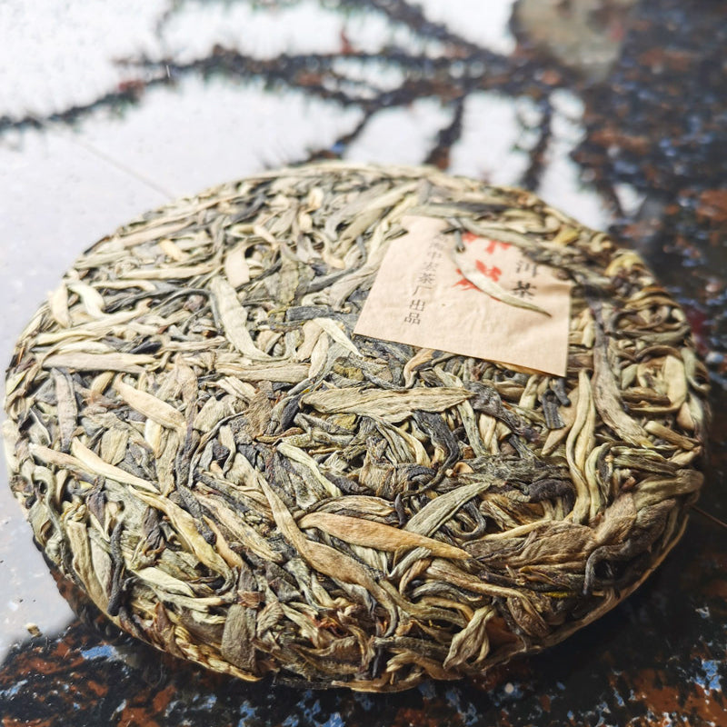 BangWei Ancient Tree Tea Old Tree Arborvitae Puerh Spring Tea 200g First Spring Puerh Raw Tea Cake