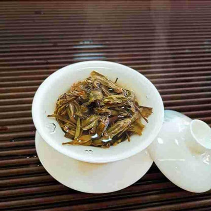 Premium Yunnan Puerh Tea Seventh Cake Raw Tea Yiwu Ma Hei Ancient Tree Raw Tea 357g Natural and additive-free Green tea 云南普洱茶七子饼生茶 易武麻黑古树生茶 357克