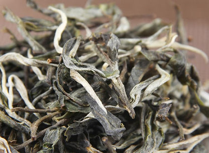 Natural and Additive-free Yunnan Lincang Iceland Around The Large Tree Tea 500g Spring Tea Loose Leaf Puerh Tea Raw Tea Loose Tea 云南临沧冰岛周边大树茶春茶普洱茶生茶