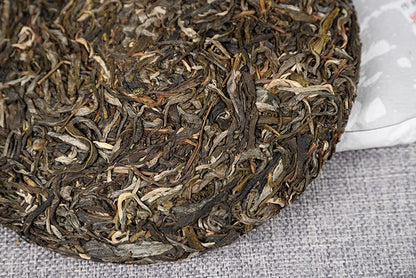 Natural and Additive-free Banzhang Raw Tea Tea Cake Old Banzhang Raw Tea Cake Yunnan Spring Tea 357g Chinese Green Tea 班章生茶 茶饼 老班章生饼357g