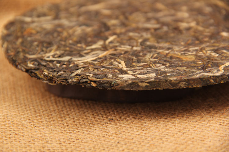 Early Spring Ancient Tree Puerh Raw Tea Menghai Ancient Tree Ecological Pure Material Tea Green Tea 100g