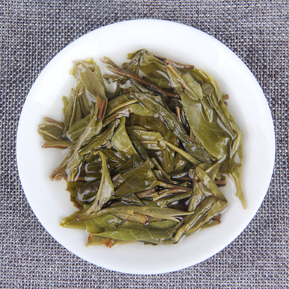 China Yunnan First Spring Tea Ancient Tree Puerh Tea Raw Tea Menghai Black Tea Dense Fragrance Yunnan Tea Cake Green Tea 357g